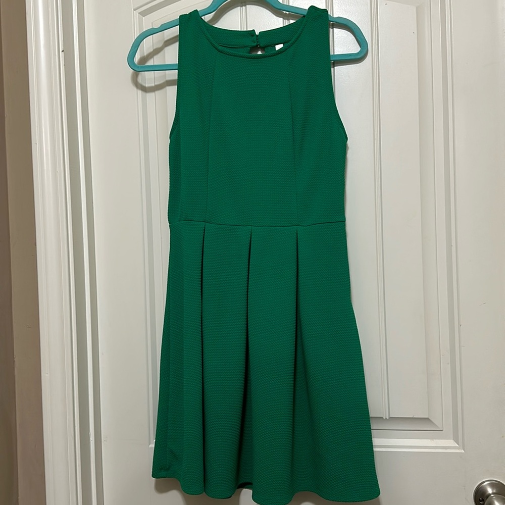 This dress is a size Medium. Very good condition. Like new!